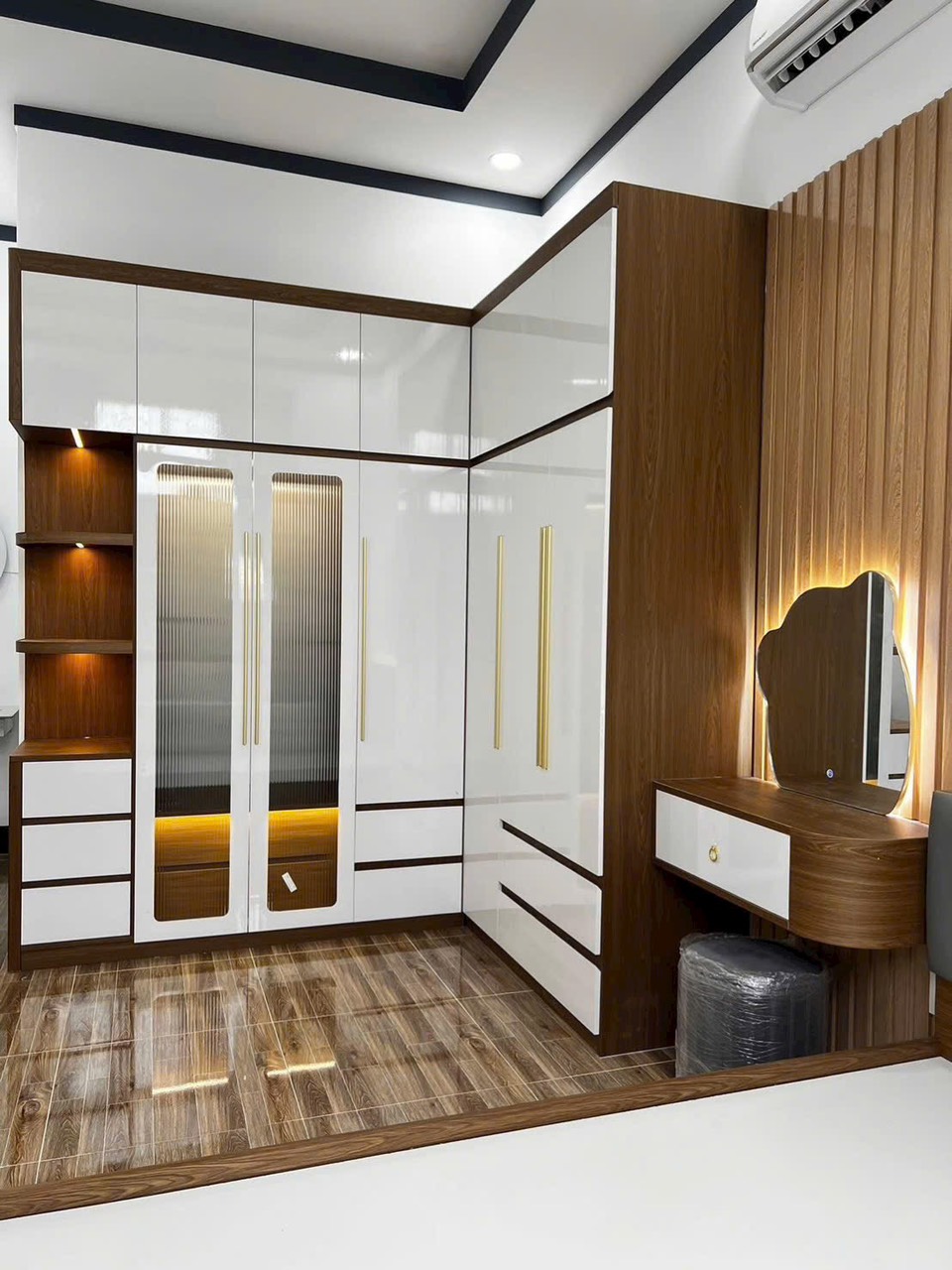 tu-quan-ao-goc tu-quan-ao-goc